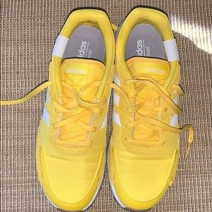 Adidas Retro yellow sneakers!